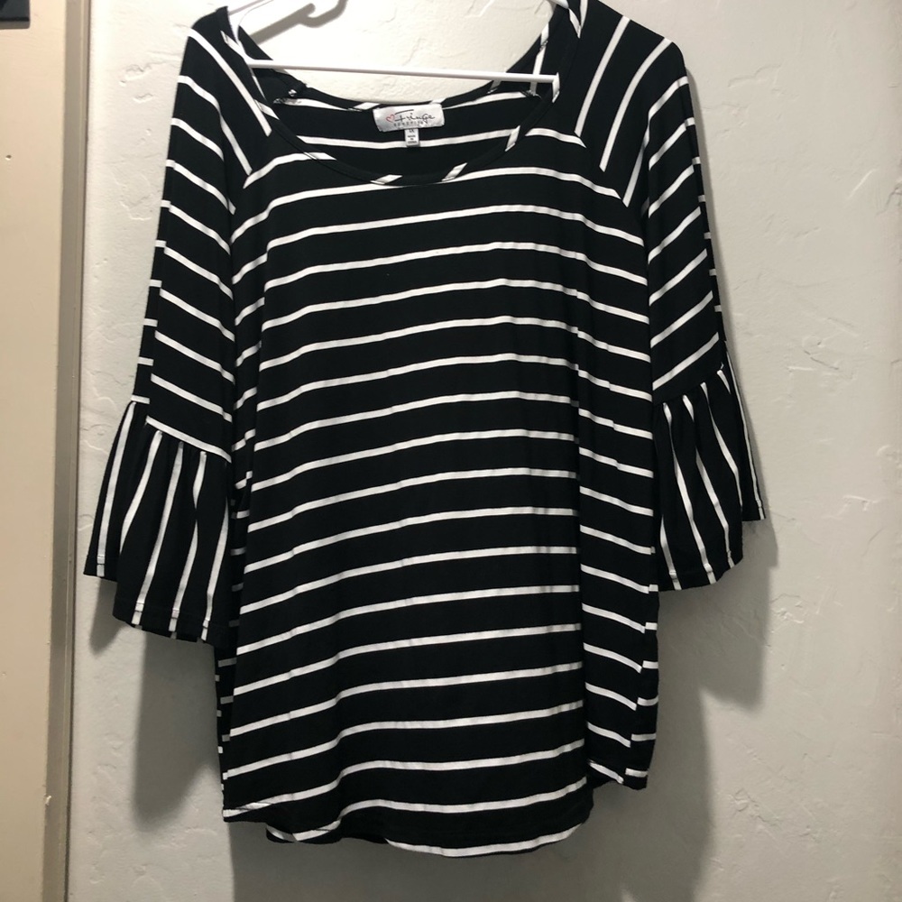 Stripe black white ruffle sleeve top 1x